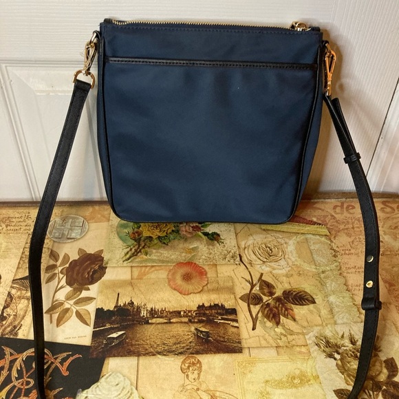 Mk Michael Kors Kelsey NWOT Nylon crossbody SHOULDERBAG Navy - Picture 2 of 7